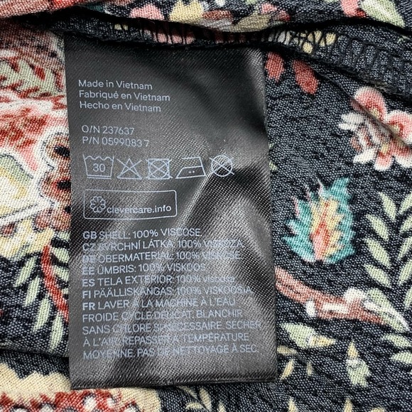 H&M Women's 3/4 Flared‎ Sleeve Pullover Dress Black Multi Floral Size 6 - Picture 4 of 8